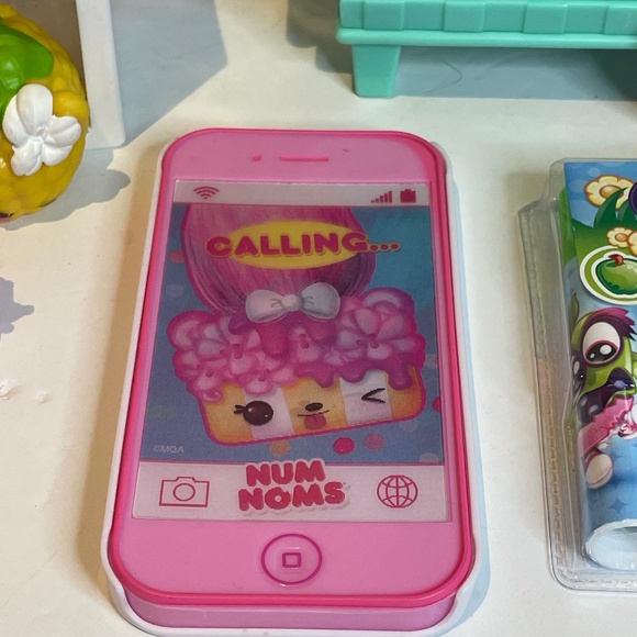 Num Noms 🎨🖌️🖼️ & Art Cart bundle - Picture 3 of 12